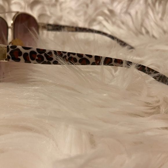 Foster Grant | Aviator Sun Glasses - Picture 5 of 8